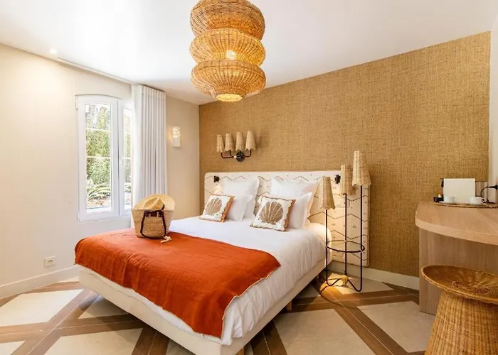 Le Clos De La Pinede Suite Prestige